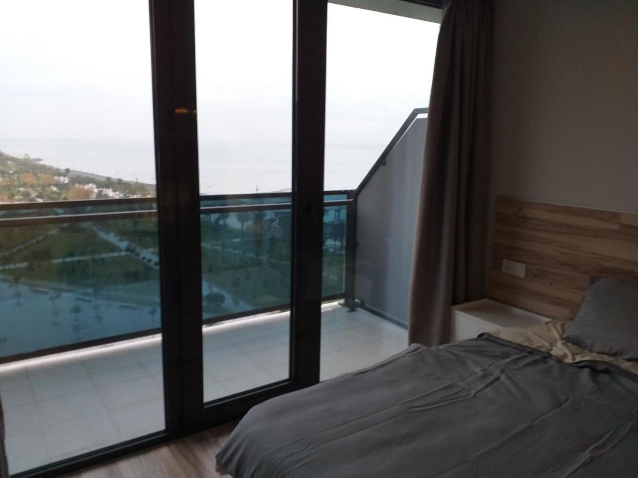 Batumi Beach Tower エクステリア 写真