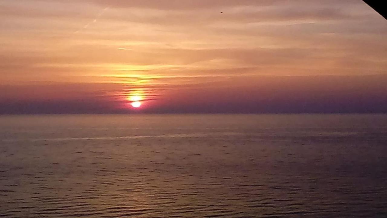 Batumi Beach Tower エクステリア 写真