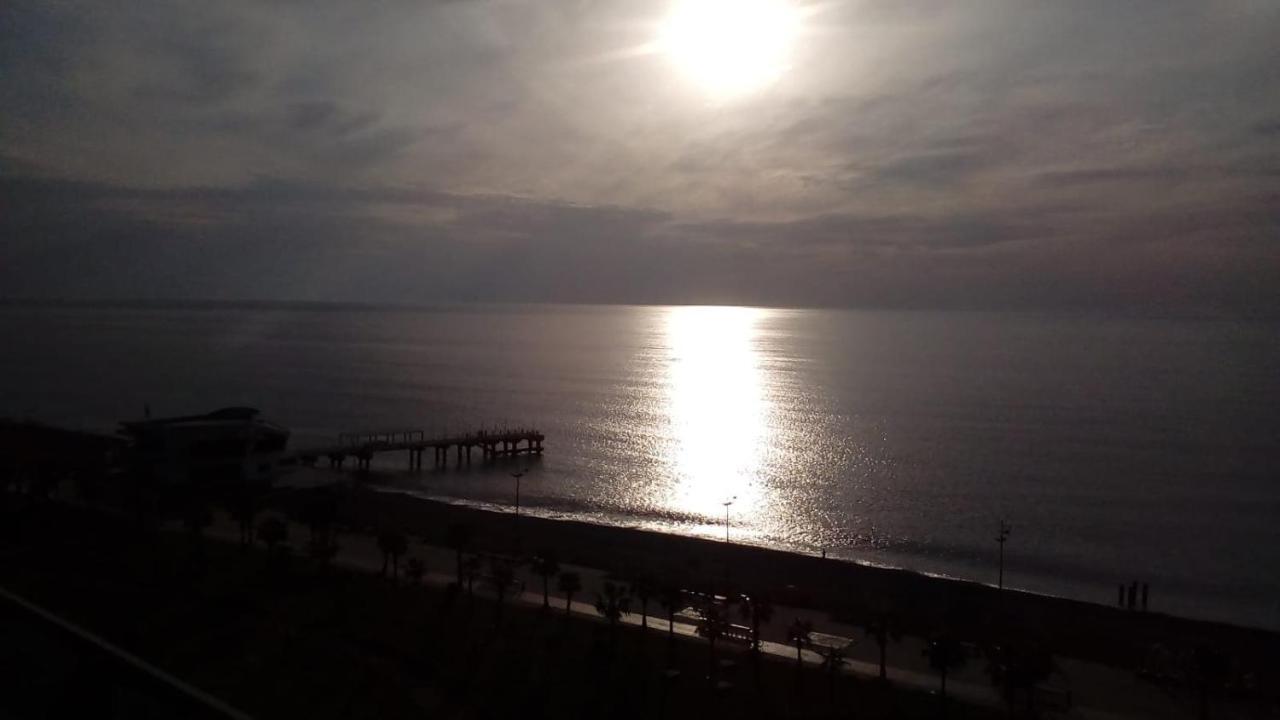 Batumi Beach Tower エクステリア 写真